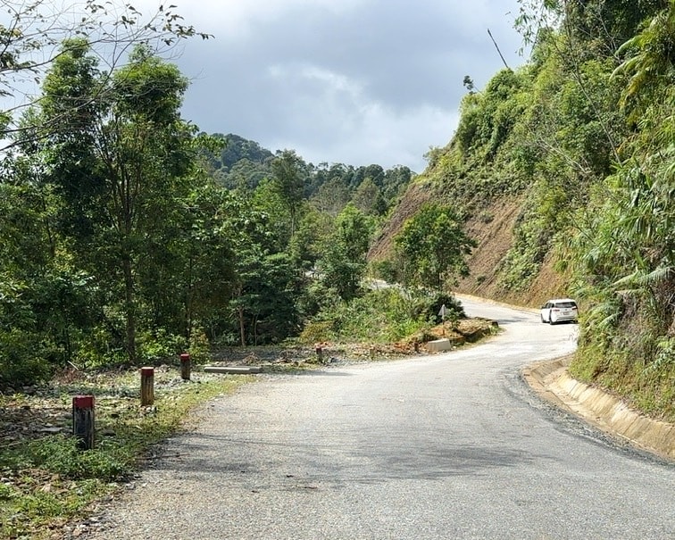 Sửa chữa mặt đường tuyến ĐT.606 để đảm bảo giao thông, lý trình Km14+592-Km43+300